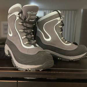 Columbia winter snow boots size 8.